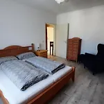 Ruhig Gelegene 2-Zi Fewo, Wallbox, Balkon